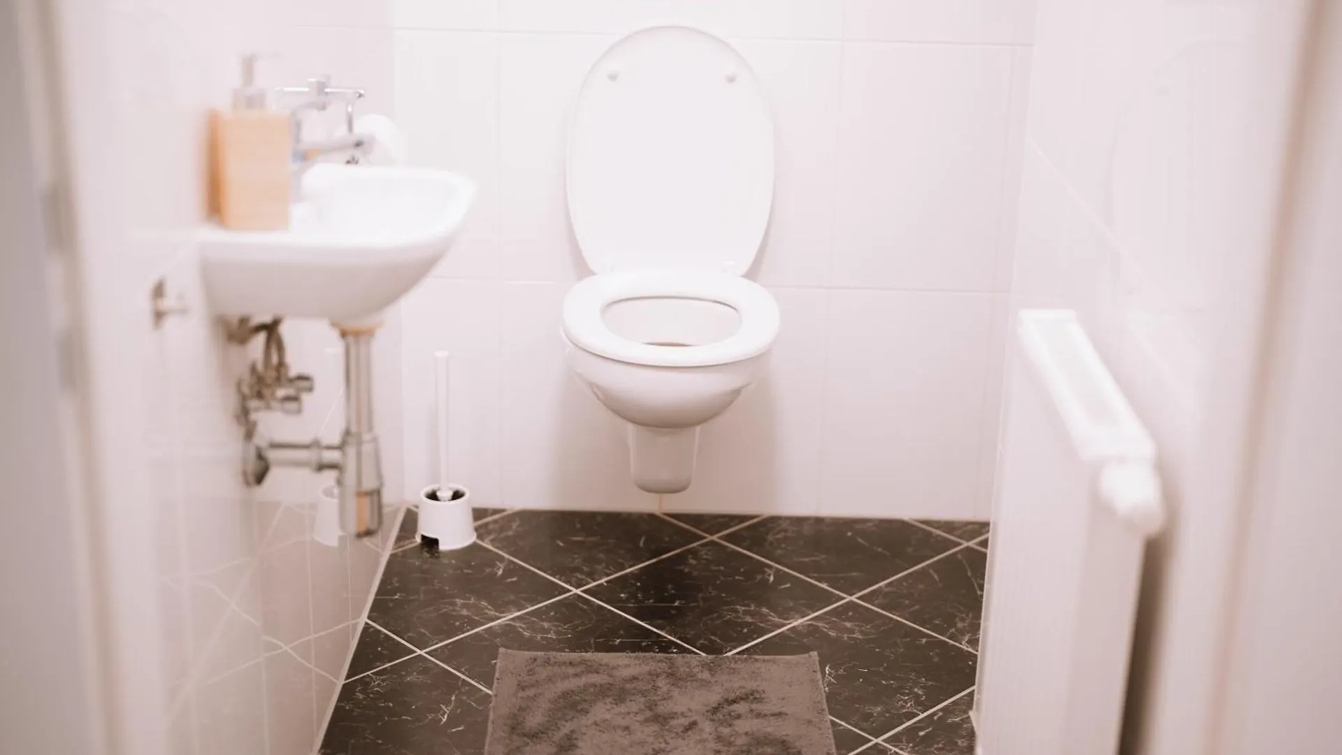 90Qm, 3 Bedrooms, Near Schoenbrunn, Balcony - Axara Housing Βιέννη 0*,  Αυστρία