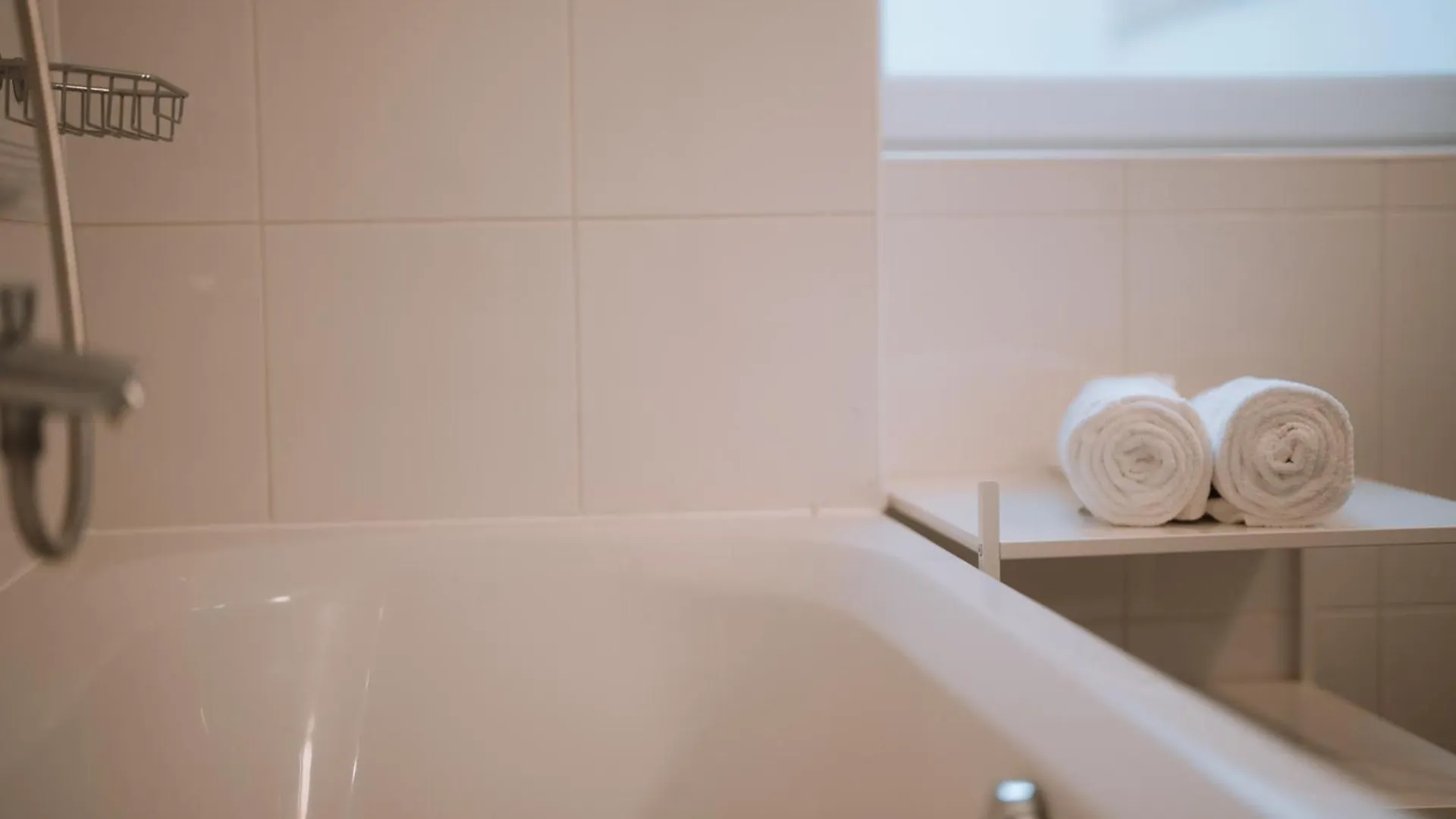 90Qm, 3 Bedrooms, Near Schoenbrunn, Balcony - Axara Housing Βιέννη Διαμέρισμα